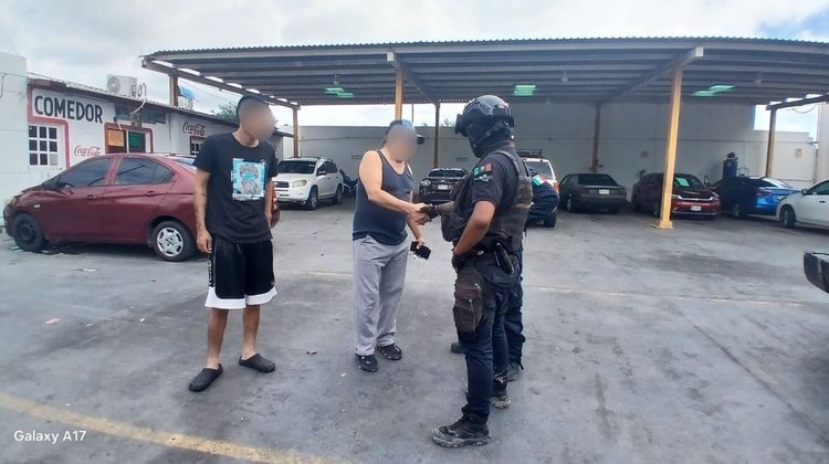 Policías de Guadalupe localizan y devuelven celular olvidado