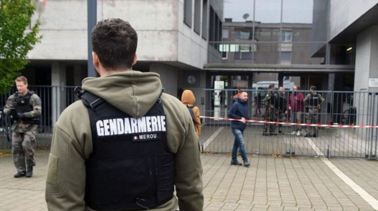 Estudiante de 14 años ataca a su maestra en un colegio de Francia