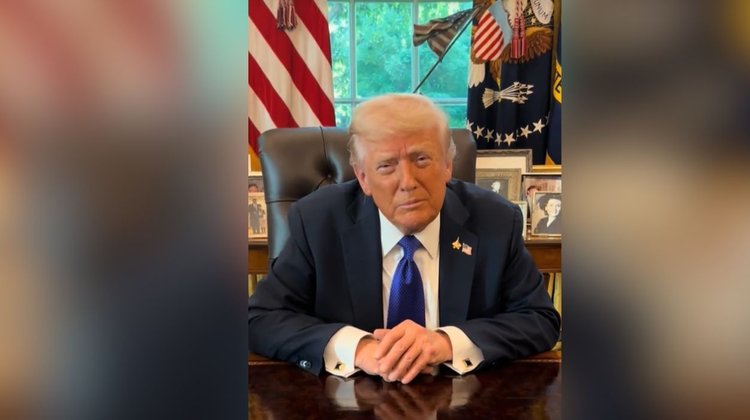 Trump a jóvenes en su primer TikTok como presidente: Me deben una