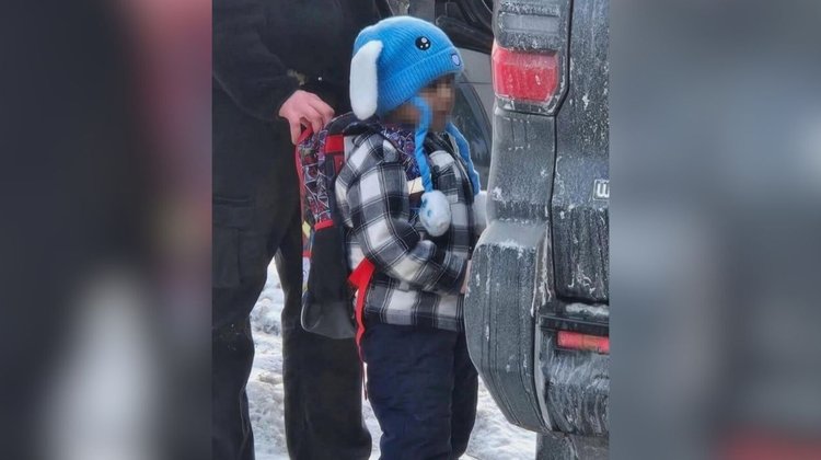 Detiene ICE a cuatro estudiantes, dos de ellos de 5 y 10 años