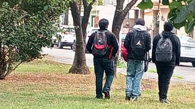 Jóvenes vandalizan plaza pública en Monterrey 