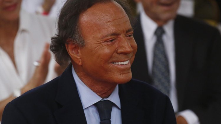 Dos exempleadas denuncian agresiones sexuales de Julio Iglesias