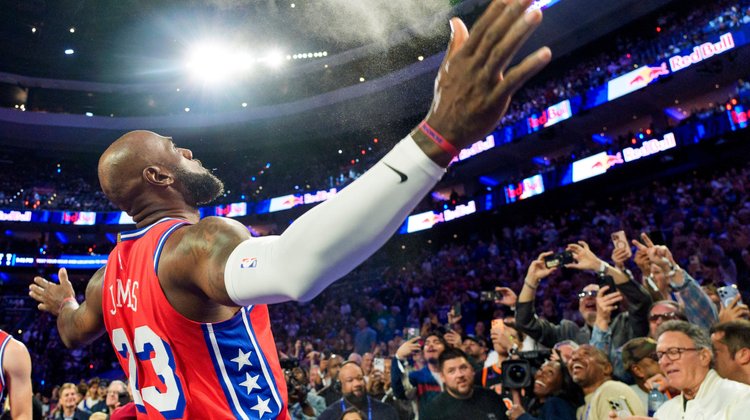 LeBron James anota 20 puntos y ayuda a vencer a Knicks