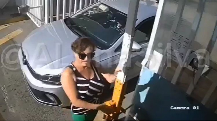 'Lady Gato Muerto de Hambre' insulta a guardia en Puebla