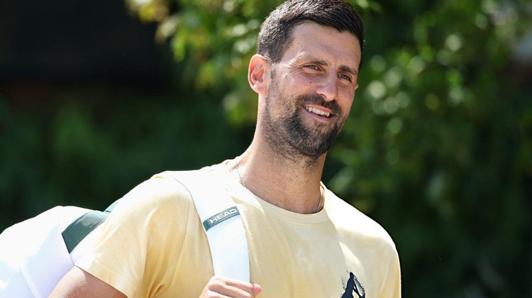 Djokovic iguala récord de Federer en Wimbledon; avanza a octavos