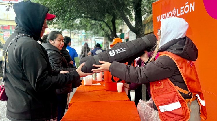 Realizan Operativo Invernal en el Mercado Juárez de Monterrey