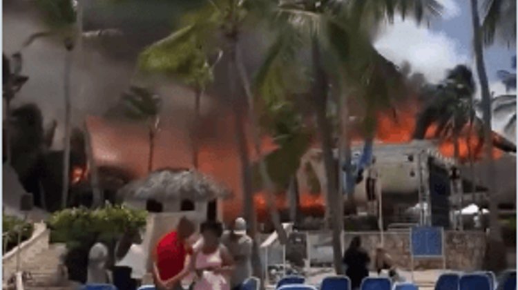 Evacúan a 1,700 huéspedes por incendio en República Dominicana