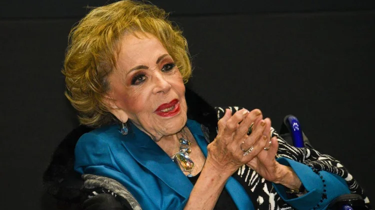 Silvia Pinal sigue hospitalizada; familia guarda silencio