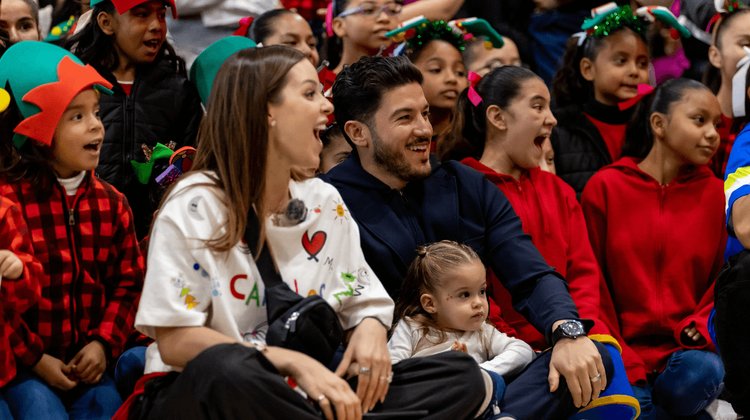 Samuel García y Mariana Rodríguez celebran posada en Capullos
