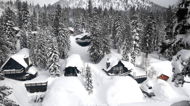 Tormenta blanca cubre de nieve a varias ciudades de Japón