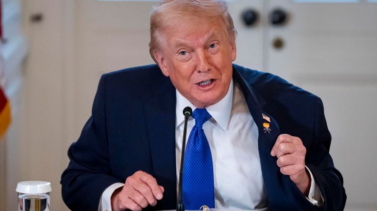 Trump busca imponer un límite del 10 % en las tarjetas de crédito