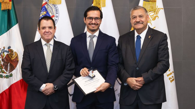 Distingue la UANL a docentes por hasta 45 años de trayectoria