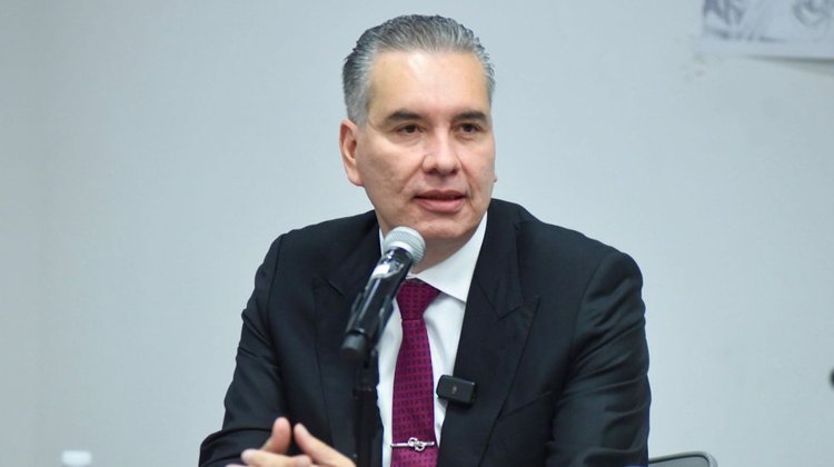 Espera Waldo Fernández que se apruebe regulación a seguros