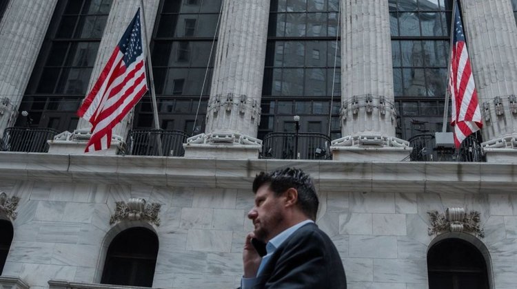 Wall Street cierra en rojo; Nasdaq lidera caídas de tecnológicas