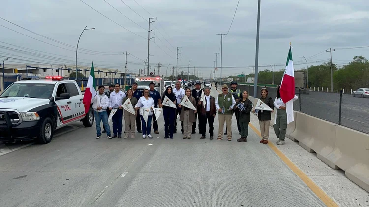 Paisanos arriban por puente Reynosa por fiestas decembrinas