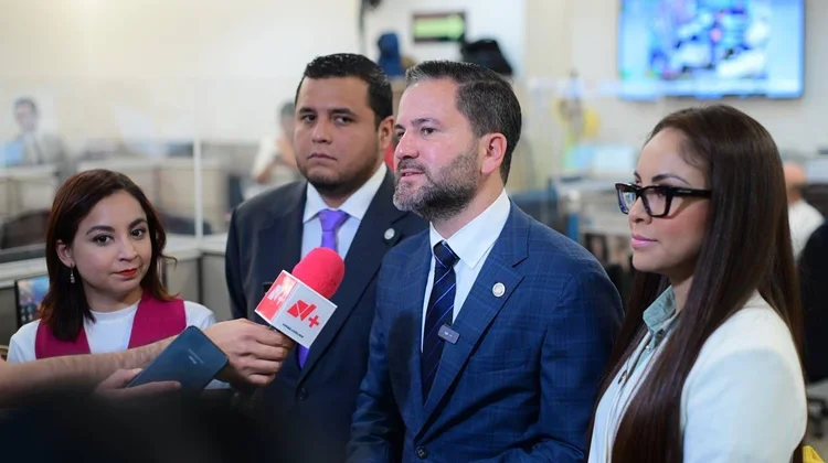 Celebra diputado Raúl Lozano presupuesto 2025 y Fiscal para NL