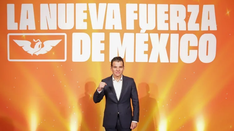 Cierra Mike Flores su ciclo como coordinador de MC en el Congreso
