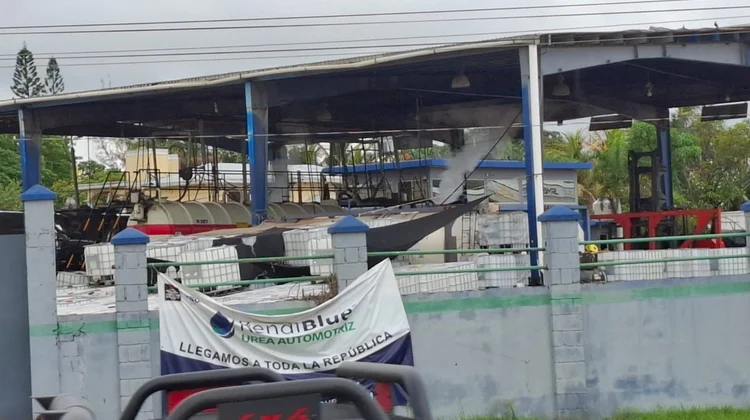 Derrame de químicos en Altamira amenaza cuerpos de agua