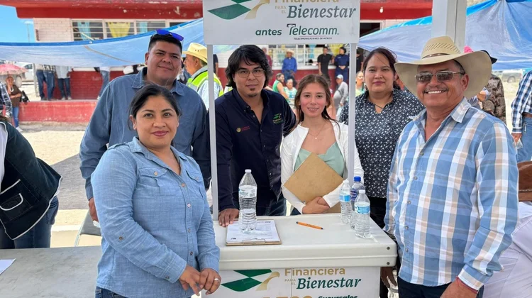 Continúan trabajos de cabecera municipal y ejidos en Parras