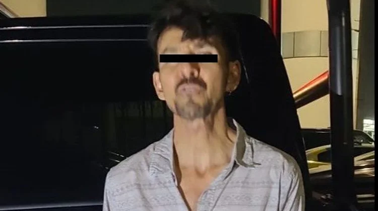 Detienen a hombre por amenazar con incendiar su casa en Monterrey