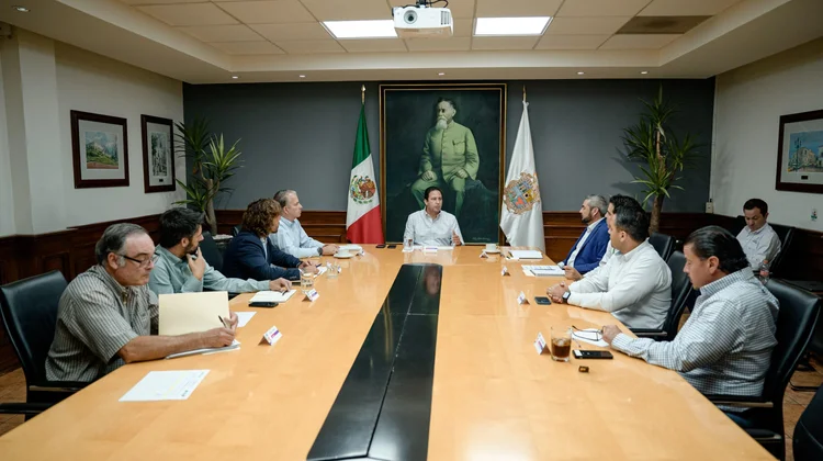 Javier Díaz exige a CFE restablecer agua en Saltillo urgente