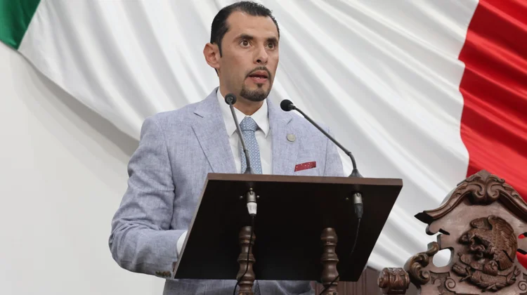 Pide diputado fortalecer rehabilitación y fisioterapia en el IMSS