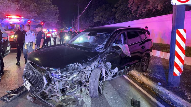 Detienen a hombre por chocar con patrulla; dos oficiales heridos