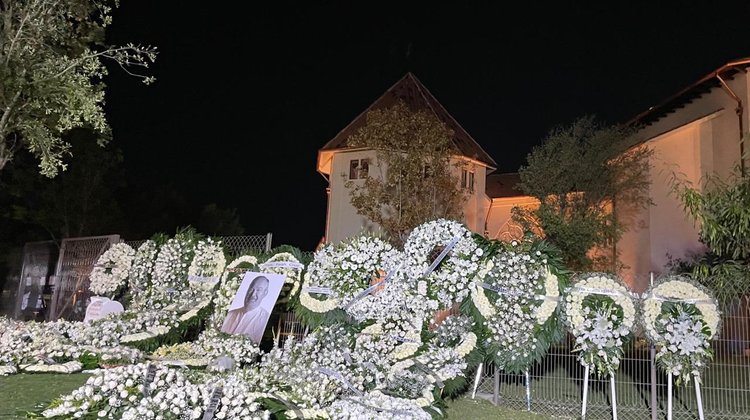 Llenan de flores La Milarca para recordar a Mauricio Fernández