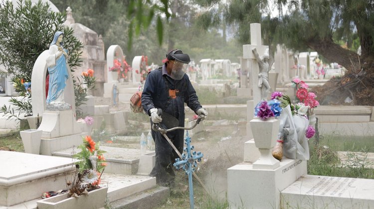 Intensifica Parras acciones de limpieza en el Panteón San José