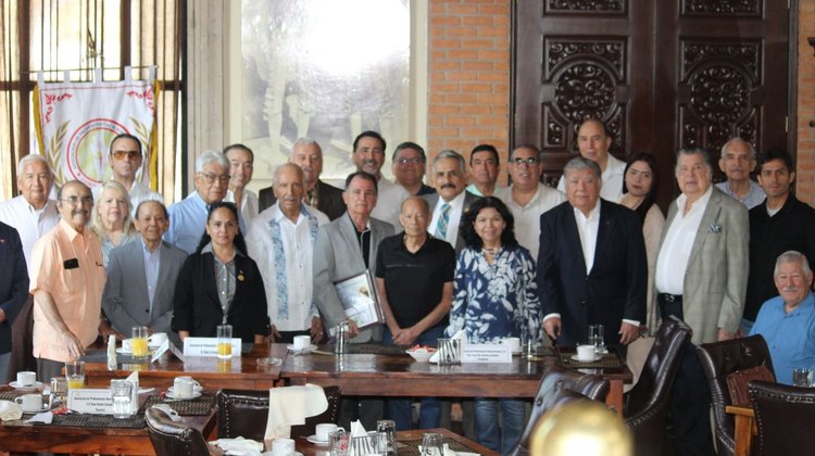 Reconocen trayectoria del matador Eloy Cavazos