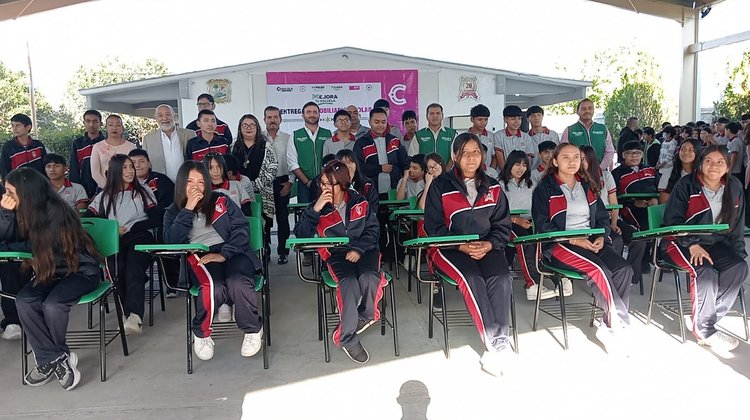 Más de 60 escuelas del Sureste de Coahuila reciben mobiliario
