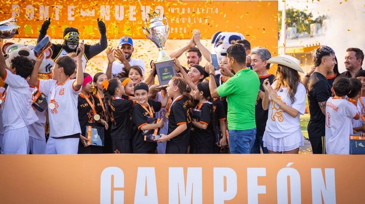 Premia Samuel García a equipos de 'Ponte Nuevo, Ponte Mundial'