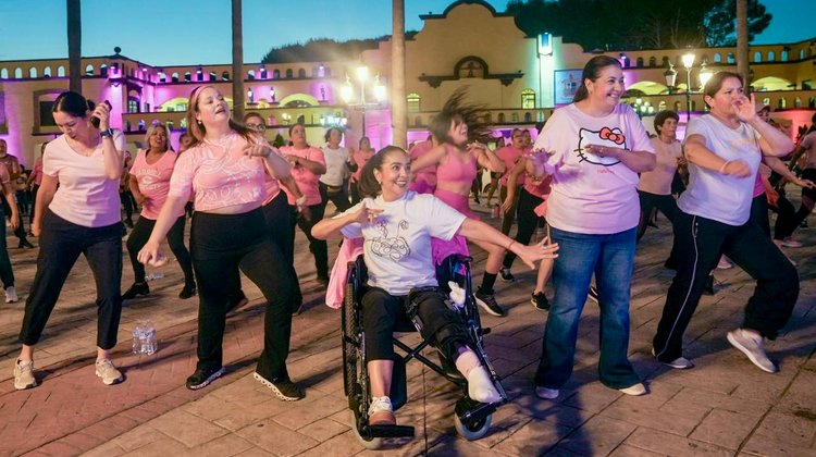 Zumbatón Rosa 2025 reúne a mujeres fuertes de Ramos Arizpe