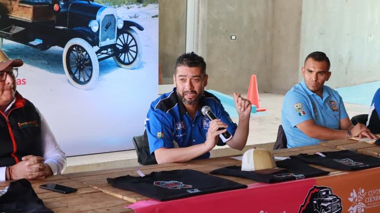 Invita club de autos clásicos a rodada a pueblos de Coahuila