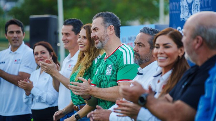 Rehabilita Monterrey cancha de futbol para impulsar deporte