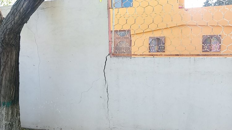 Piden apoyo para reparar barda y reforzar seguridad en kínder