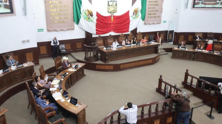 Pide diputado mejorar programas y becas científicas