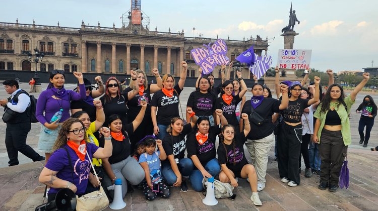 Marchan y piden alto a la violencia contra la mujer