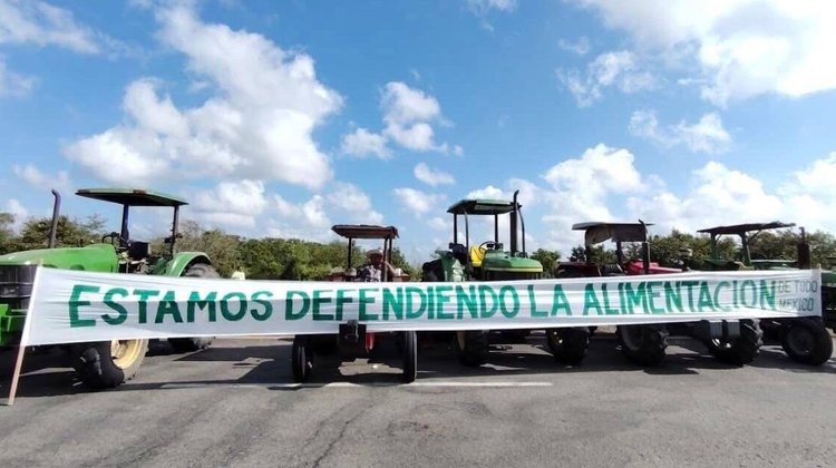 Productores agrícolas mantienen bloqueos por tercer día