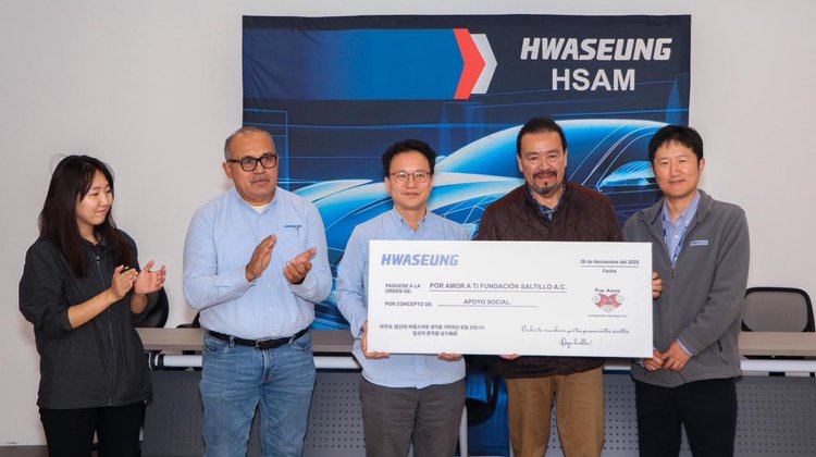 Empresa automotriz entrega donativo a familias vulnerables