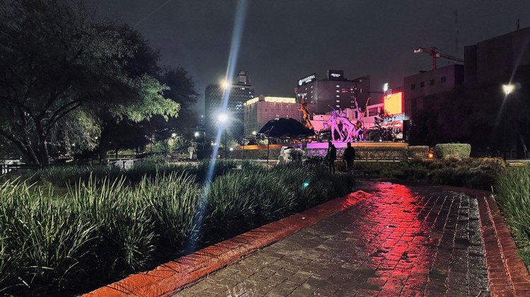 Realizan operativo contra comercio informal  en la Macroplaza