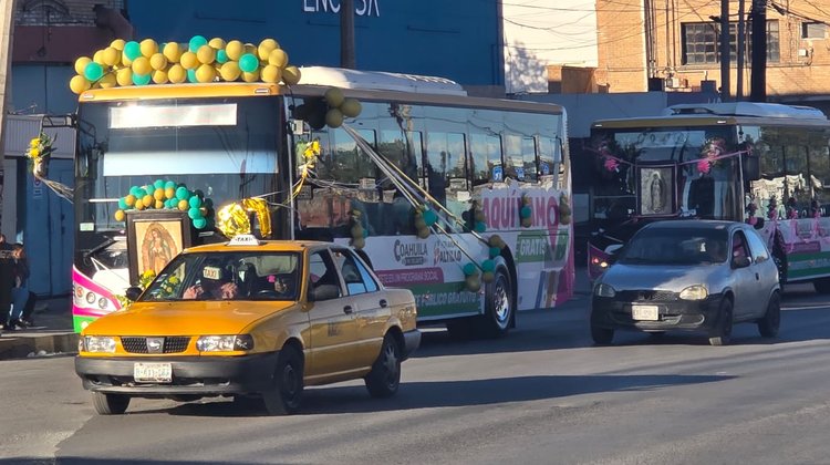 Caravana guadalupana de transportistas moviliza a Saltillo