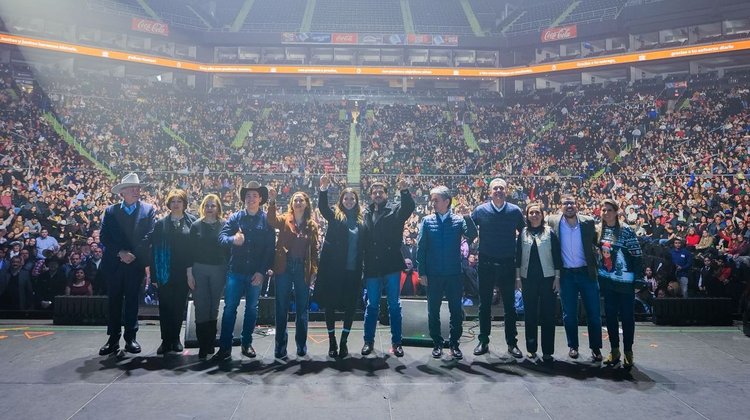 Celebra Samuel García a colaboradores de Nuevo León