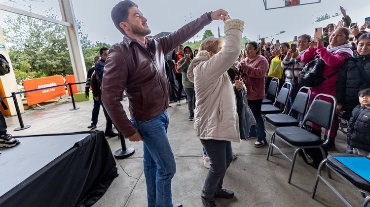 Lleva gobernador programa 'Ayudamos a las Mujeres' a Santiago