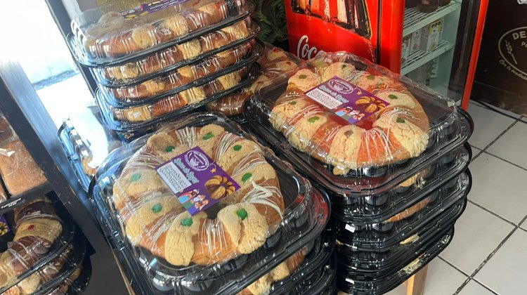 Elaboran 5 mil roscas de Reyes en panadería de Saltillo