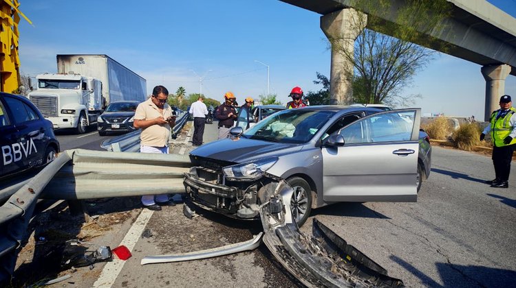 Choque provoca fuerte tráfico en Constitución