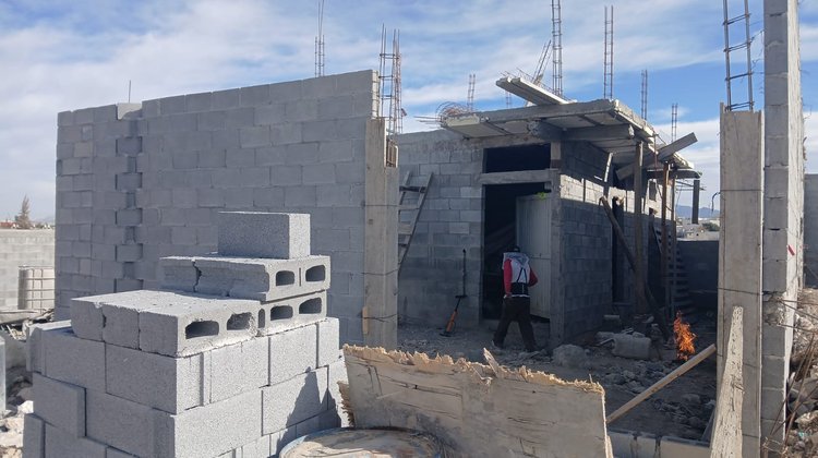 Llaman en Arteaga a poner en regla obras en proceso