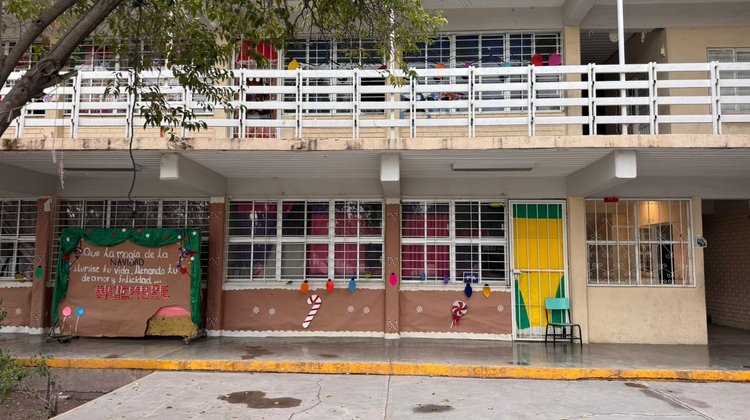 Escuelas ajustan dinámicas por frío; a secundaria asisten más