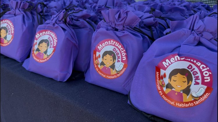 Entregan kits de menstruación a estudiantes en Coahuila