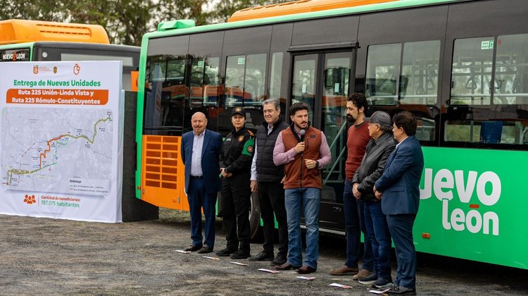 Entrega Samuel García 25 unidades para la Ruta 225